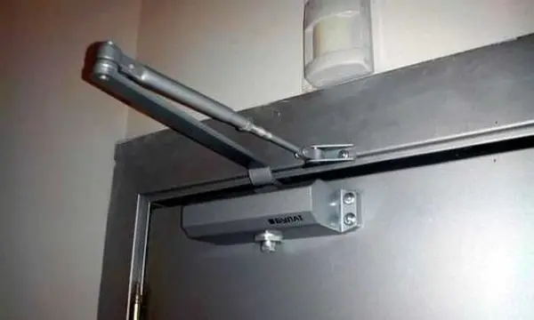 Do-it-yourself door closer installation, photo, video