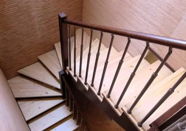 Do-it-yourself staircase to the second floor: spiral, mid-flight, on the rails, photo, video