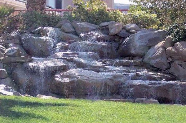 Do-it-yourself waterfall: for giving, garden, home