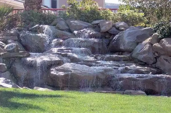 Do-it-yourself waterfall: for giving, garden, home