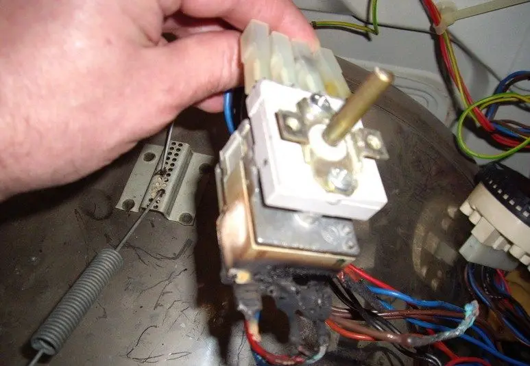 Error F13 in Indesit washing machines - what to do