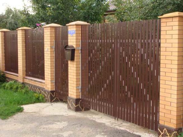 Fence from a metal picket fence: types, installation, photo