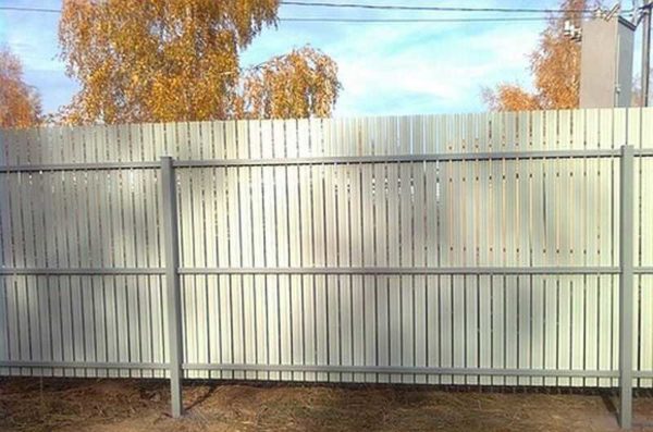 Fence from a metal picket fence: types, installation, photo