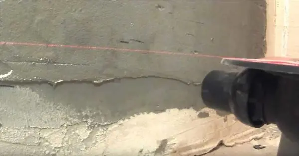 Floor with drain: device, installation of a drain