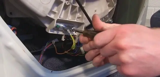 How to replace the heating element in the Indesit washing machine with your own hands