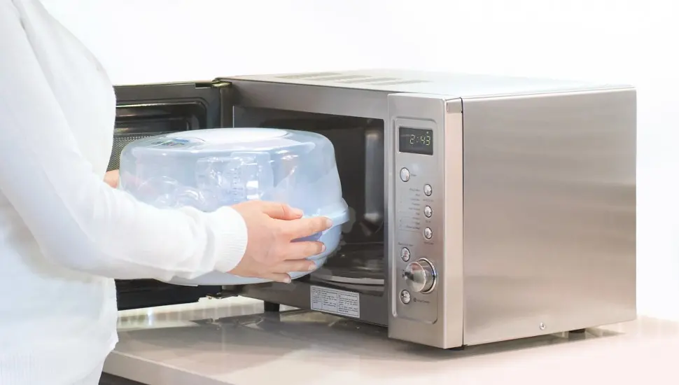 How to sterilize jars in the microwave