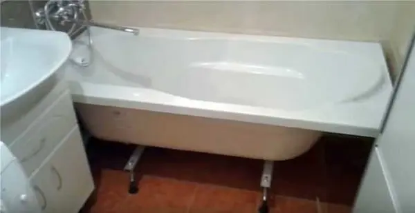 Installing an acrylic bath with your own hands: on the frame, legs, bricks, photo, video