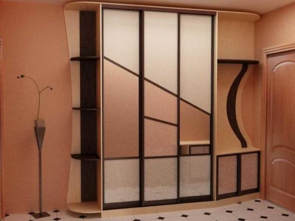 Sliding wardrobe in the hallway: ideas for design and filling