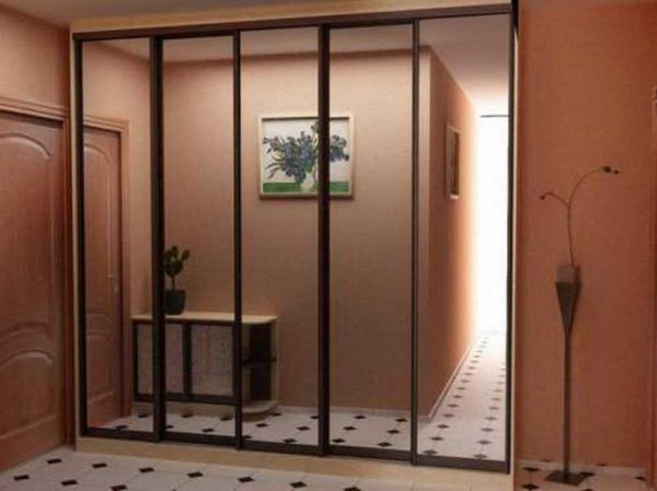 Sliding wardrobe in the hallway: ideas for design and filling