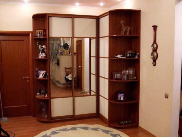 Sliding wardrobe in the hallway: ideas for design and filling