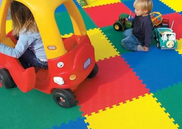 Soft floor for children&#8217;s rooms: properties, dimensions, care, how to assemble