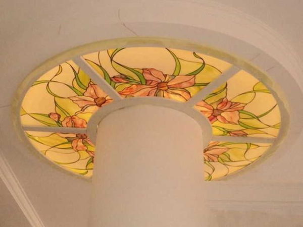 Stained-glass windows in the interior: ceiling, in partitions, doors, windows (90 photos)