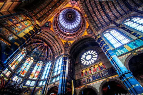 Stained-glass windows in the interior: ceiling, in partitions, doors, windows (90 photos)