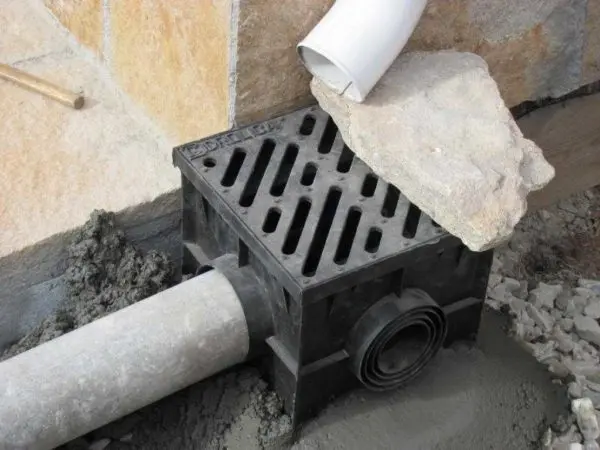 Storm sewage in a private house: composition, do-it-yourself device