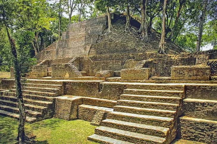 10 Best Mayan Ruins in Belize