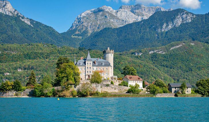 10 Top-Rated Lakes in France