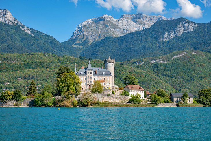 10 Top-Rated Lakes in France