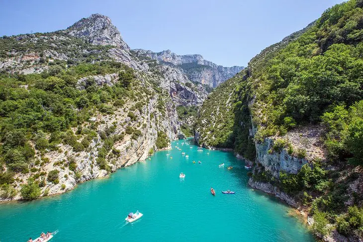 10 Top-Rated Lakes in France