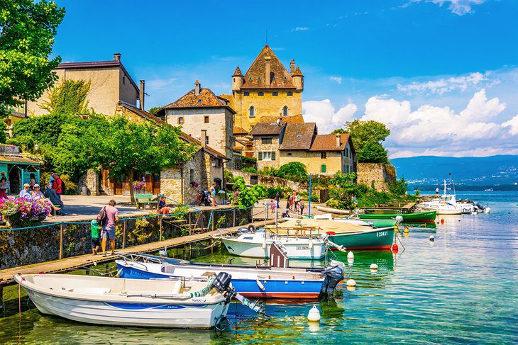 10 Top-Rated Lakes in France