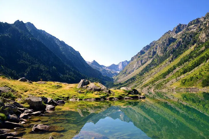 10 Top-Rated Lakes in France