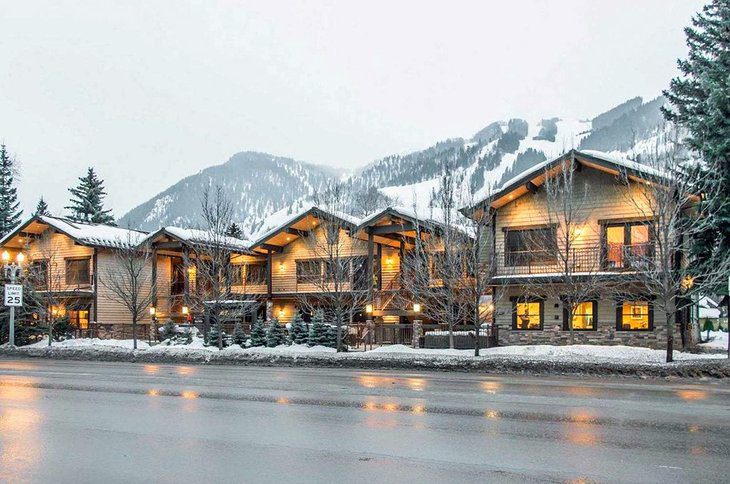 11 Best Resorts in Aspen, CO