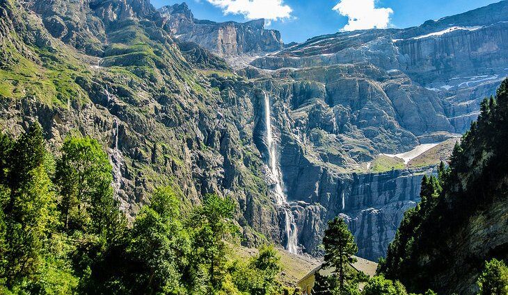 11 Best Waterfalls in France