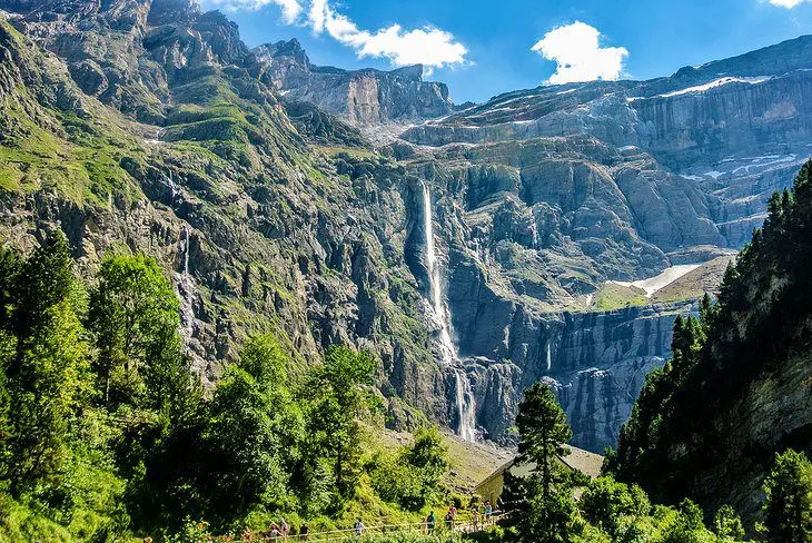 11 Best Waterfalls in France