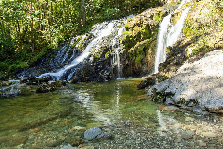 11 Best Waterfalls in France