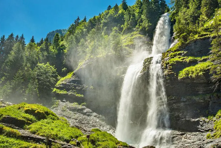 11 Best Waterfalls in France