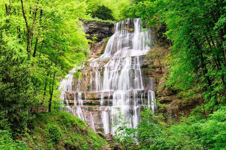 11 Best Waterfalls in France