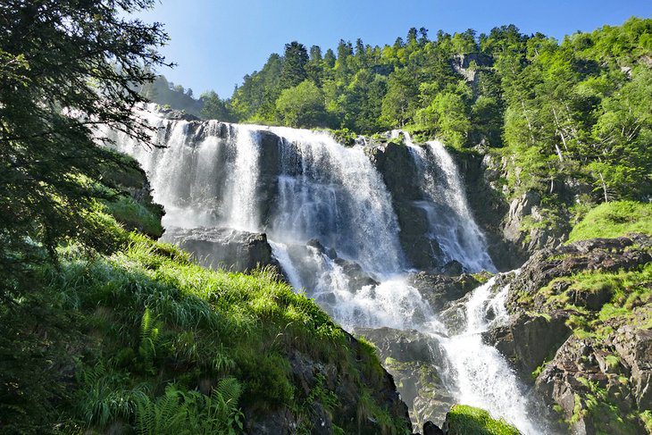 11 Best Waterfalls in France