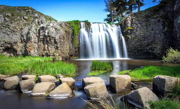 11 Best Waterfalls in France