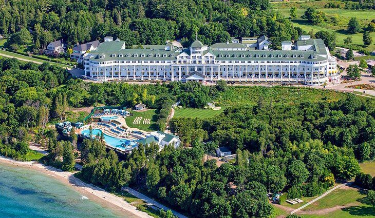 12 Best Resorts on Lake Michigan, MI