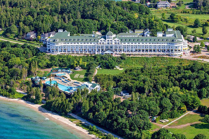 12 Best Resorts on Lake Michigan, MI