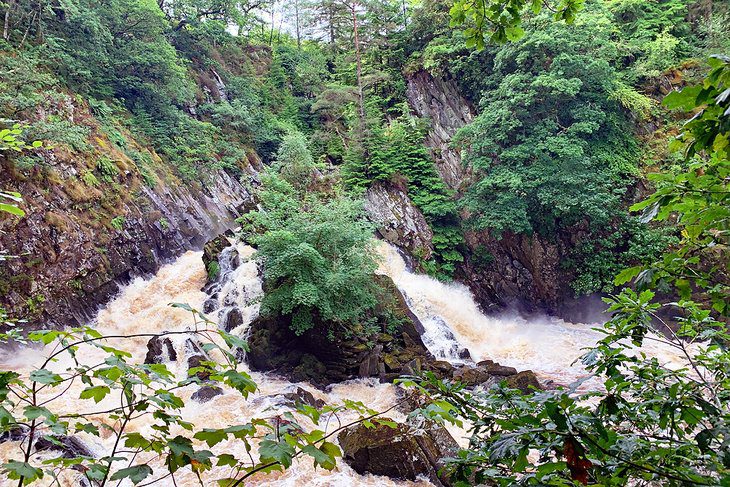 12 Top-Rated Waterfalls in North Wales