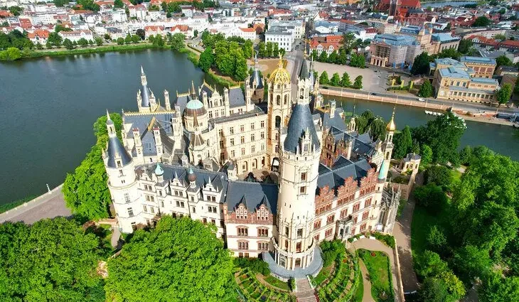 12 Top Tourist Attractions in Schwerin &#038; Easy Day Trips