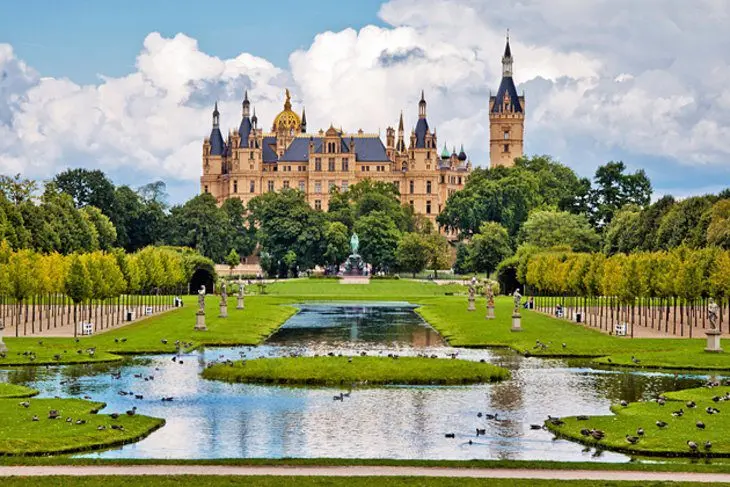 12 Top Tourist Attractions in Schwerin & Easy Day Trips