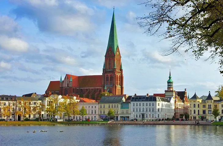 12 Top Tourist Attractions in Schwerin & Easy Day Trips