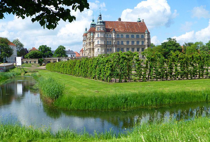 12 Top Tourist Attractions in Schwerin & Easy Day Trips