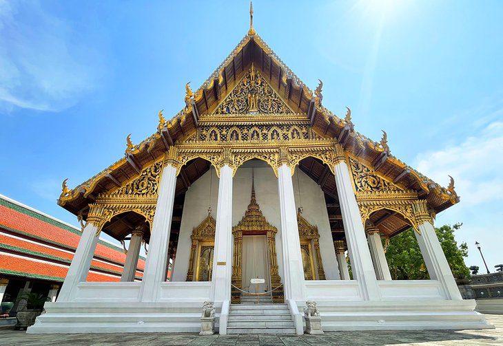 13 Highlights at Bangkoks Grand Palace: A Visitors Guide