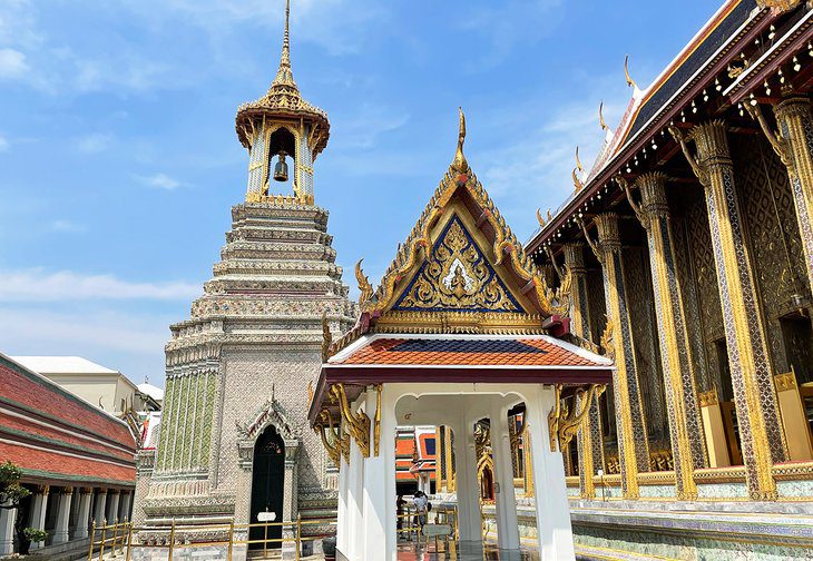 13 Highlights at Bangkoks Grand Palace: A Visitors Guide