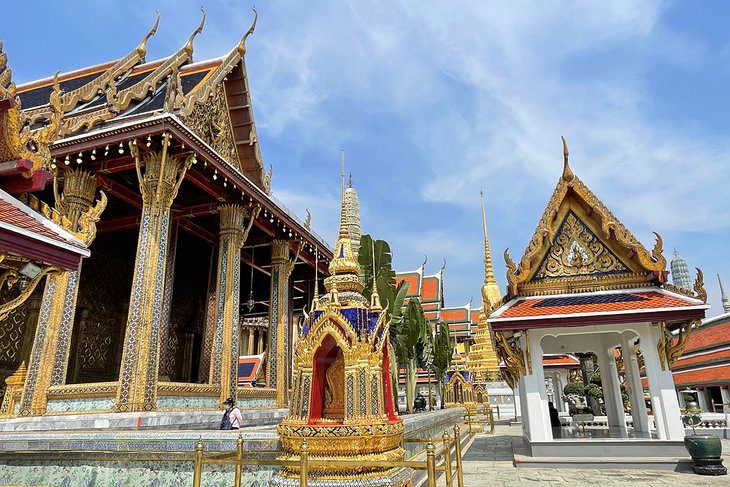 13 Highlights at Bangkoks Grand Palace: A Visitors Guide