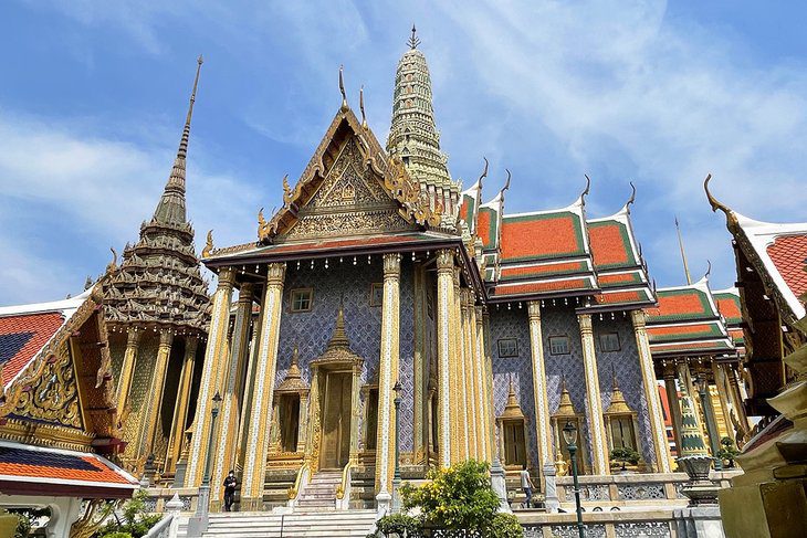 13 Highlights at Bangkoks Grand Palace: A Visitors Guide