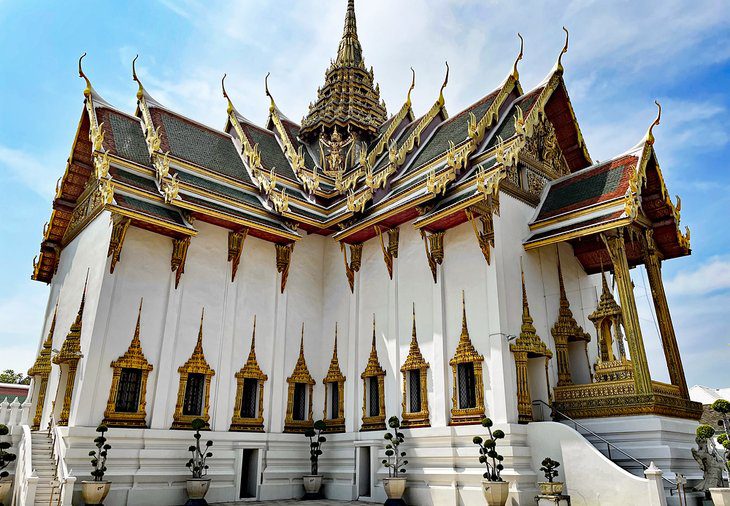 13 Highlights at Bangkoks Grand Palace: A Visitors Guide