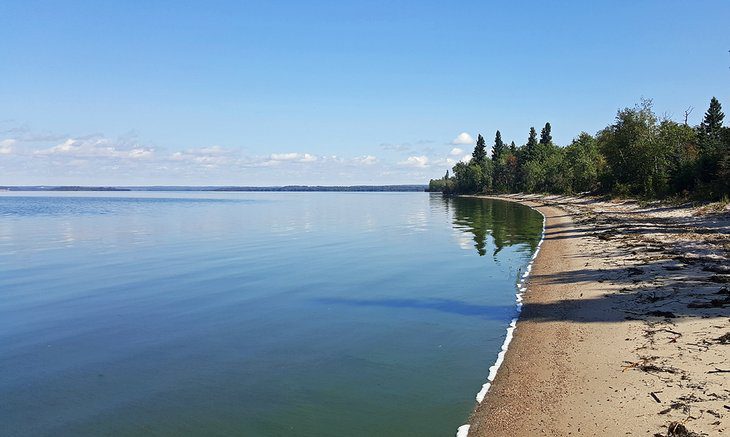 14 Best Lakes in Alberta