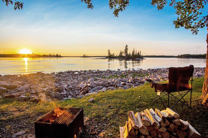 14 Best Lakes in Manitoba