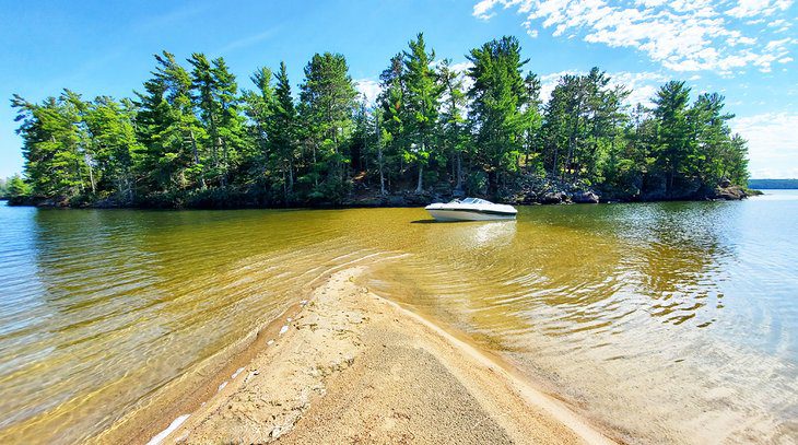 14 Best Lakes in Ontario