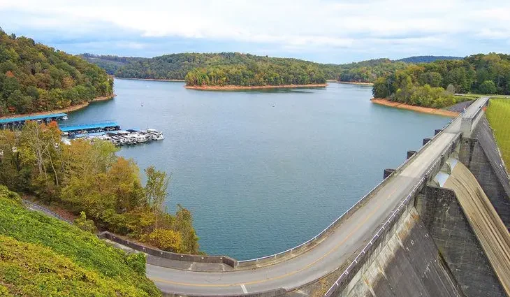 14 Best Lakes in Tennessee