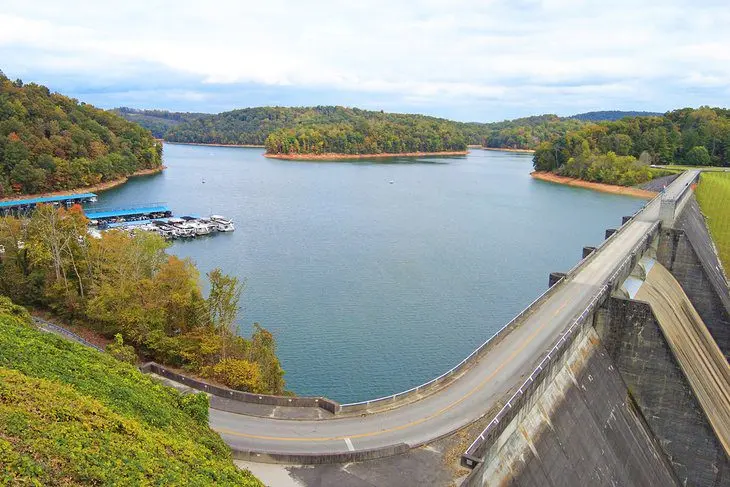 14 Best Lakes in Tennessee