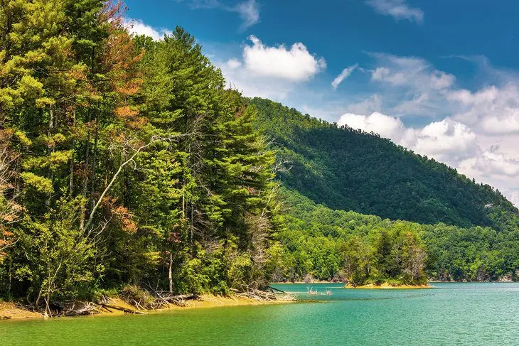 14 Best Lakes in Tennessee